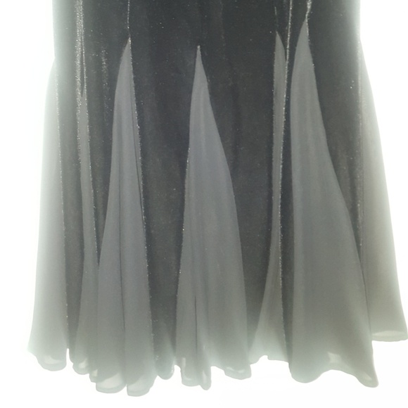 Velvet Skirt - Picture 5 of 8